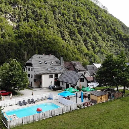 Encijan Apartamento Log pod Mangartom
